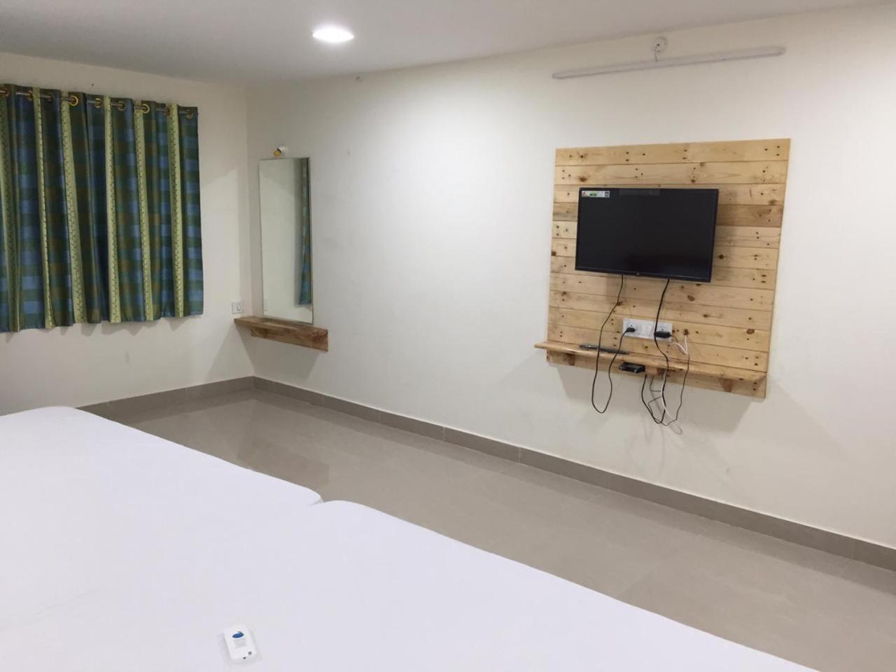 Aditi Rooms Tiruchirappalli Zewnętrze zdjęcie